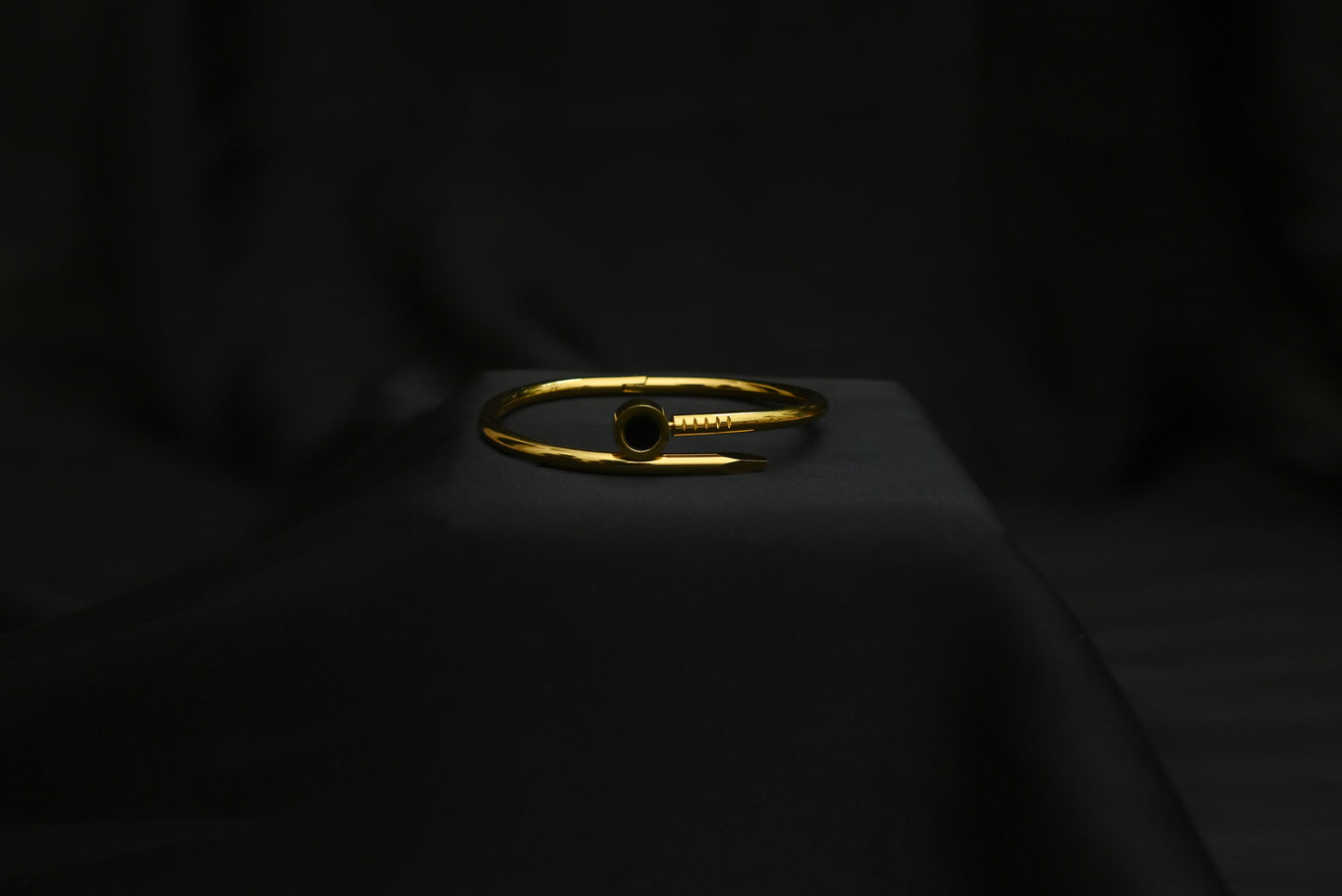 Classic Nail-Inspired Gold Bangle